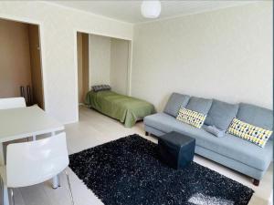 Kotimaailma Helsinki - Valoisa yksiö Tikkurilan kupeessa