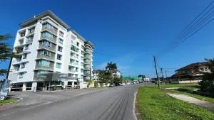 Home 33 Salim Farley Cozy Apartment With Elevator - Kampong Keladi