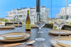 Stylish Penthouse with Jacuzzi - By Welcomely