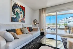 Stylish Penthouse with Jacuzzi - Los Altos