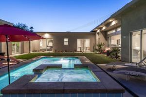 Exclusive Luxury Villa Palm Springs 3 Br plus Casita