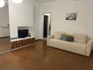 Mall Bucuresti Vitan Studio