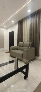 Easy Stays Yelagiri - Stone White Villa - COMPLIMENTARY DINNER AND BREAKFAST - Free Wifi - Full Kitchen - Free Barbeque Equipment - Krishnagiri