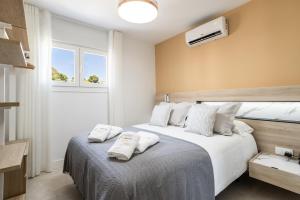 Sur Suites del Sol Apartamento 3 hab y 2 wc con gran terraza y piscina a pasos de la playa