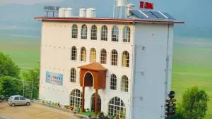 The Chroma Hotel & Restaurant - Ner Chowk