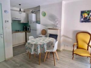 Studio lumineux avec balcon, Wi-Fi, proche des thermes dAmélie-les-Bains - FR-1-703-52