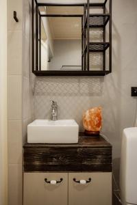 Von Aghte Small Studio