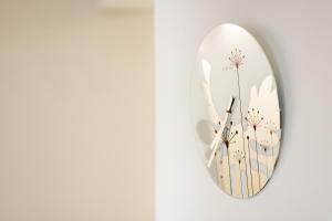 Spacious 3-bedroom apartment with WiFi, AC in charming Kalamaria - mountain view