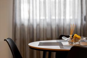 Spacious 3-bedroom apartment with WiFi, AC in charming Kalamaria - mountain view