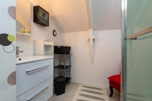 Appartements Studio dans maison proche gare : photos des chambres