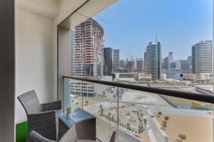 Waves - Executive Bay Studio, Canal View and Modern Amenities