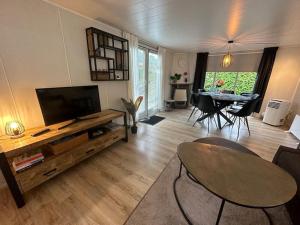 Ruim, mooi en modern huisje met een heerlijke tuin