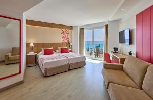 Superior Room with Frontal Sea Views room in Universal Hotel Perla