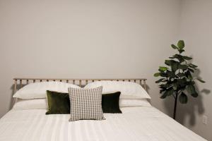 Beachview getaway at the New Carlyle 302 on the Main strip in Grand Bend