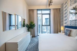Stunning 1BHK Apt Harbor View