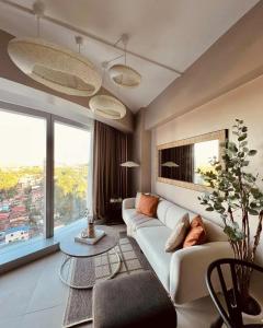 AEON TOWER STUDIO by The 8Flats