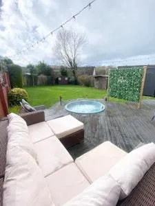 3 Bedroom House, Hot Tub,Torbay, Sleeps 6, Parking - Abbotskerswell