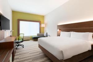 Standard King Room room in Holiday Inn Express & Suites - Cincinnati NE - Red Bank Road an IHG Hotel
