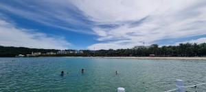 Sunrise Villa bãi Khem - biệt thự 4 phòng ngủ, 5 phòng tắm, thang máy riêng, máy giặt và sấy đồ, bếp với đầy đủ dụng cụ ăn uống, đồ dùng nấu ăn