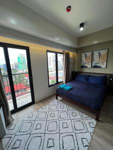 1 br with balcony walk to IT Park Cebu nice view pool access