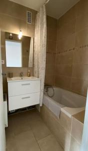 Beau Studio Cosy et calme - face à la gare de Rosny-sous-Bois - 20mn de Paris et Disneyland