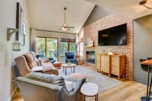 Galena Townhome with Deck and Community Perks! - Lena