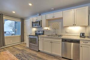 Modern Anchorage Getaway, Steps from Coastal Trail