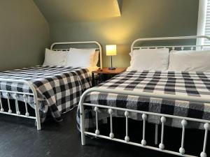 House with 10 Beds Sleeps 16 free Driveway Parking