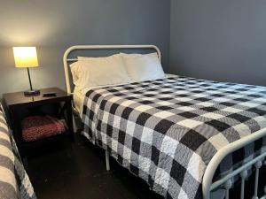 House with 10 Beds Sleeps 16 free Driveway Parking