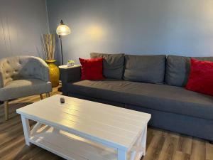 Sleeps 6 2BR Condo with 4 Beds in New Castle plus WIFI