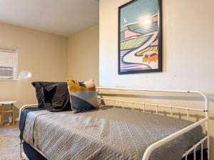 6 Beds plus Sofa Bed Sleeps 8 Spacious Crew Housing