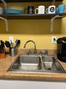 Funky 3rd Floor Condo 5 Beds with Sofa Bed plus WIFI