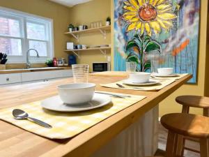 Crew Housing Sleeps 28 7BR with 15 Beds and 4 Baths