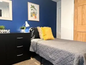 House 4 Beds plus Sofa Bed Sleeps 7 Big Driveway - Greenfield