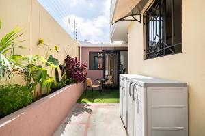 Lindo apto cerca del Malecón con patio y terraza