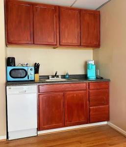 Charming Studio Jeannette Sleeps 3 Queen Bed