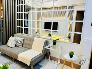 Minimalist and Serene 1BR Condo Unit near MOA