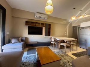 Makadi home lake view & garden