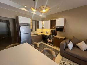 Makadi home lake view & garden