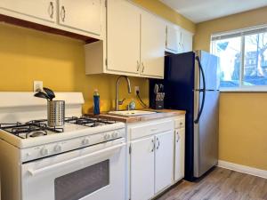 Sleeps 4 Charming 1 Bedroom with 2 Beds plus WIFI