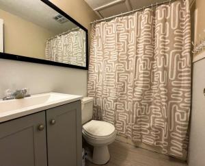 Sleeps 4 Charming 1 Bedroom with 2 Beds plus WIFI