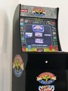 Sleeps 21 8 BR with 16 Beds and Large Driveway plus WIFI