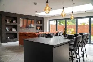 Modern and Luxury House - Wigginton