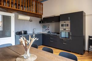 Dimora De Poeti - 250 Square Meters Attic with Jacuzzi