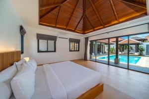 Luxury 4 Bedrooms 800 square meters of large space Private swimming pool private kitchen service Family and friends vacation