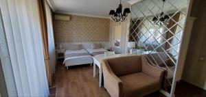 De Gaulle Boutique Hotel