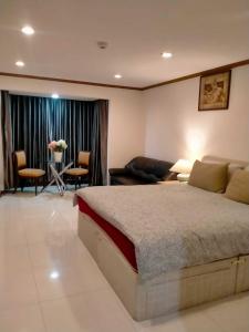 Rent Omni Tower Apartments Nana Bangkok - Prime Sukhumvit location