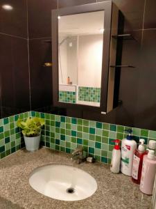 Rent Omni Tower Apartments Nana Bangkok - Prime Sukhumvit location