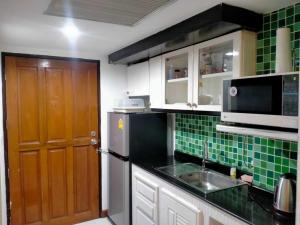 Rent Omni Tower Apartments Nana Bangkok - Prime Sukhumvit location