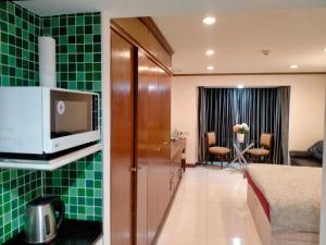 Rent Omni Tower Apartments Nana Bangkok - Prime Sukhumvit location